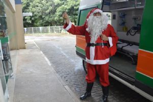 Hospital Unimed So Roque recebe visita do Papai Noel dia 24